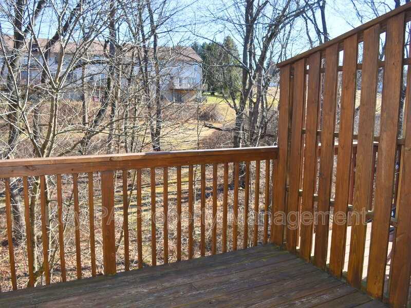 546 Liberty Cir - Photo 3 of 50