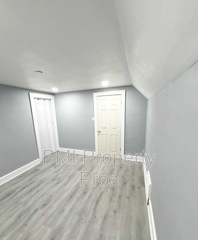 2057A N 32nd St - Photo 2 of 6