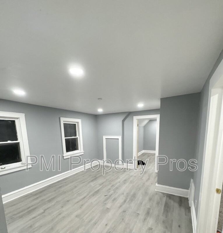 2057A N 32nd St - Photo 3 of 6