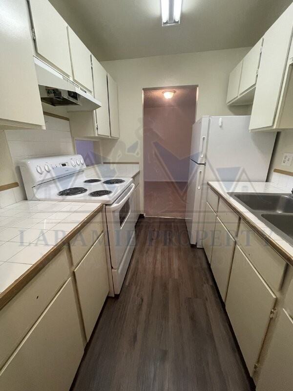 2310 E Garfield St #B10 - Photo 2 of 12