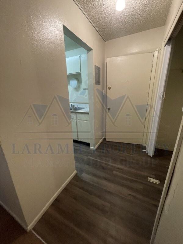 2310 E Garfield St #B10 - Photo 3 of 12