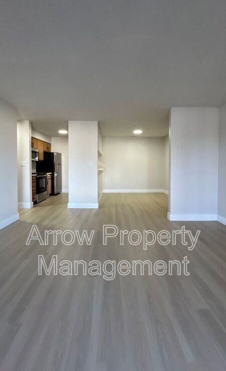 2344 N 44th St #20 - Photo 4 of 13