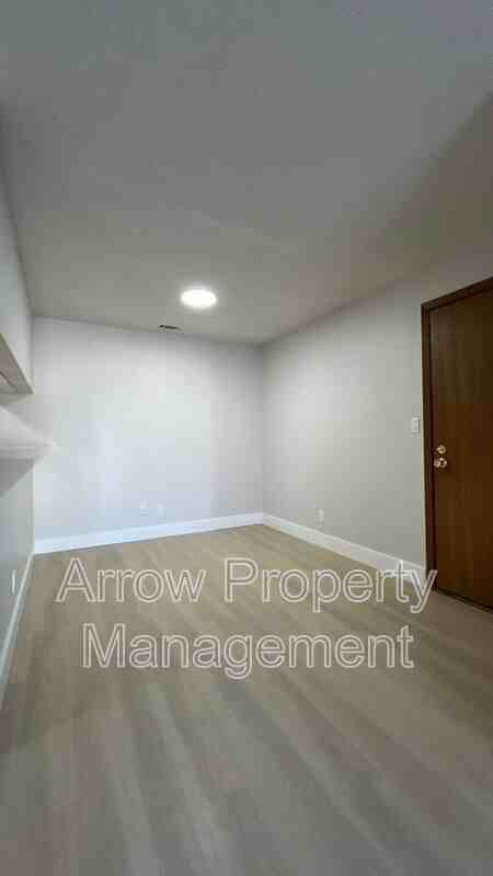 2344 N 44th St #20 - Photo 5 of 13