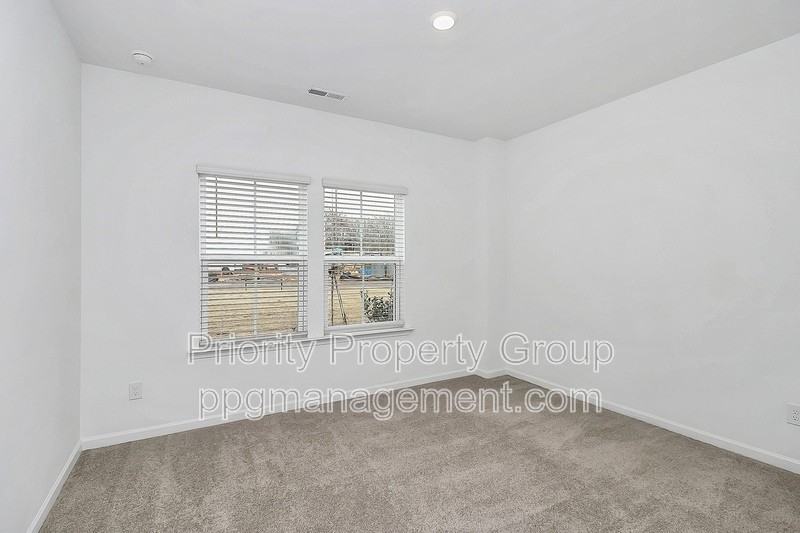 542 Annie Lowery Way - Photo 5 of 28
