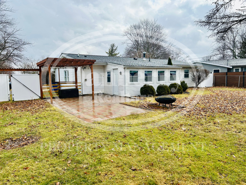 11772 Kingsgate Ct - Photo 2 of 14