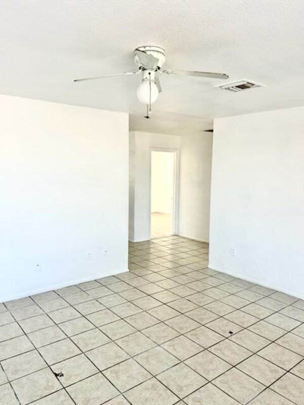 523 W 12th St #2 - Photo 3 of 9