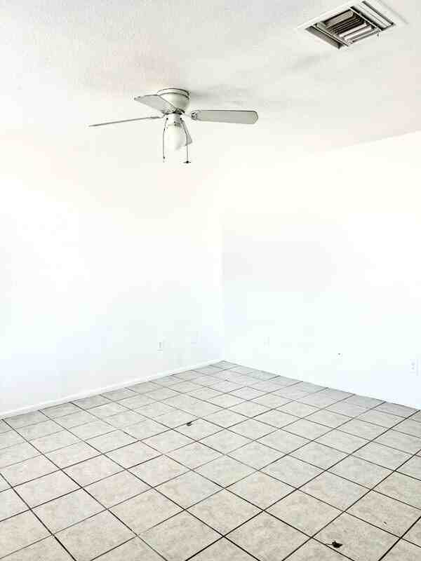 523 W 12th St #2 - Photo 5 of 9