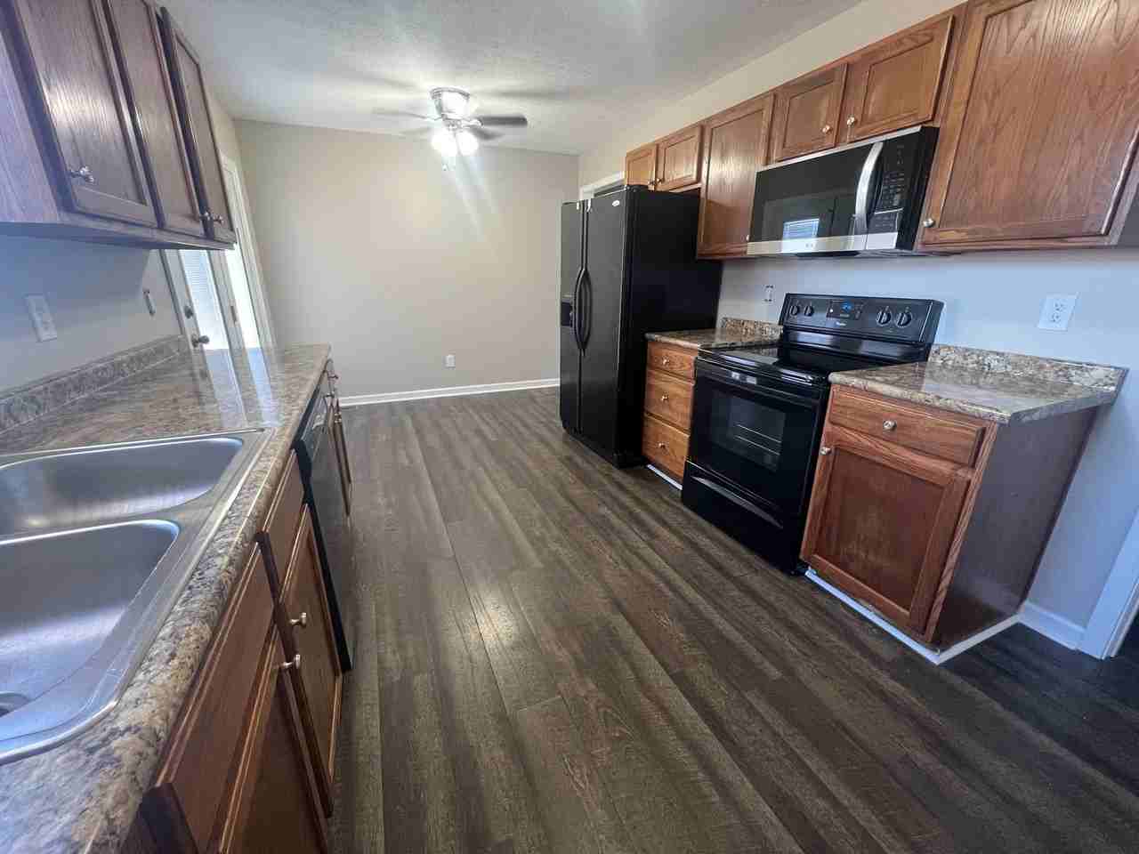 557 Plum Springs Rd - Photo 2 of 12