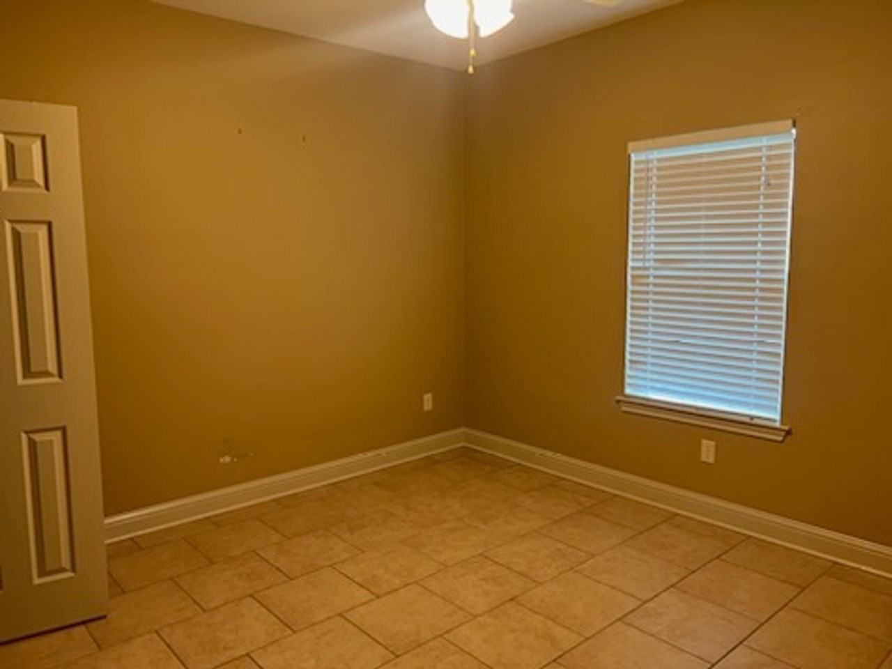 3909 Mobley Cir - Photo 2 of 14