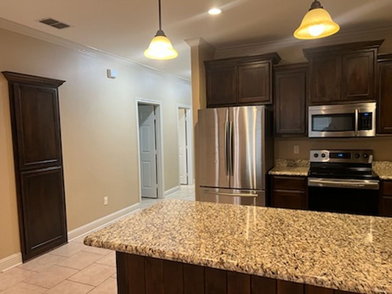 3909 Mobley Cir - Photo 7 of 14