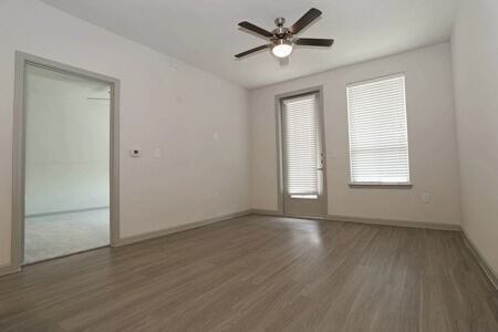 Westmoreland Station - Photo 3 of 8