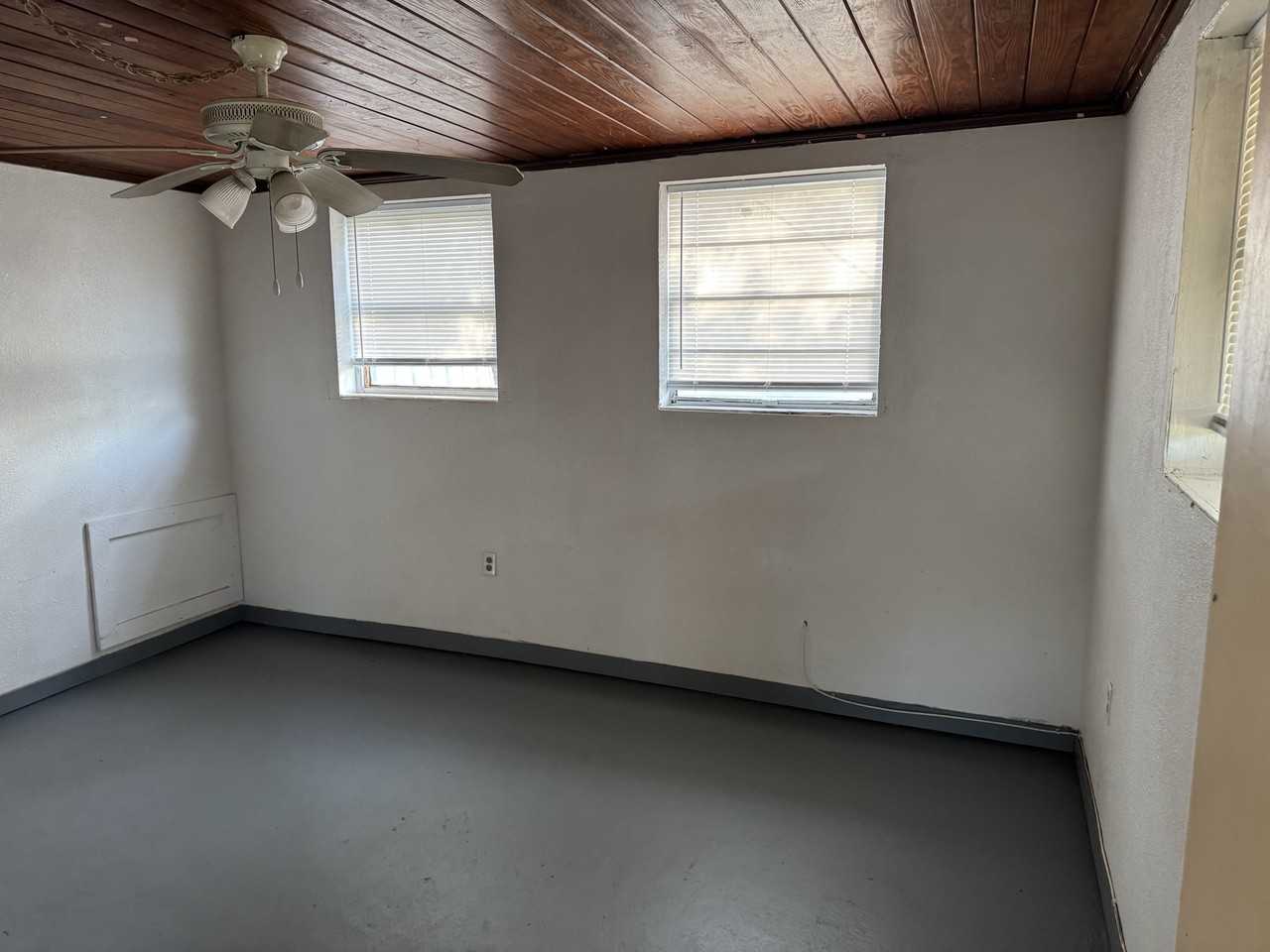 725 North Chestnut Road - Photo 2 of 6