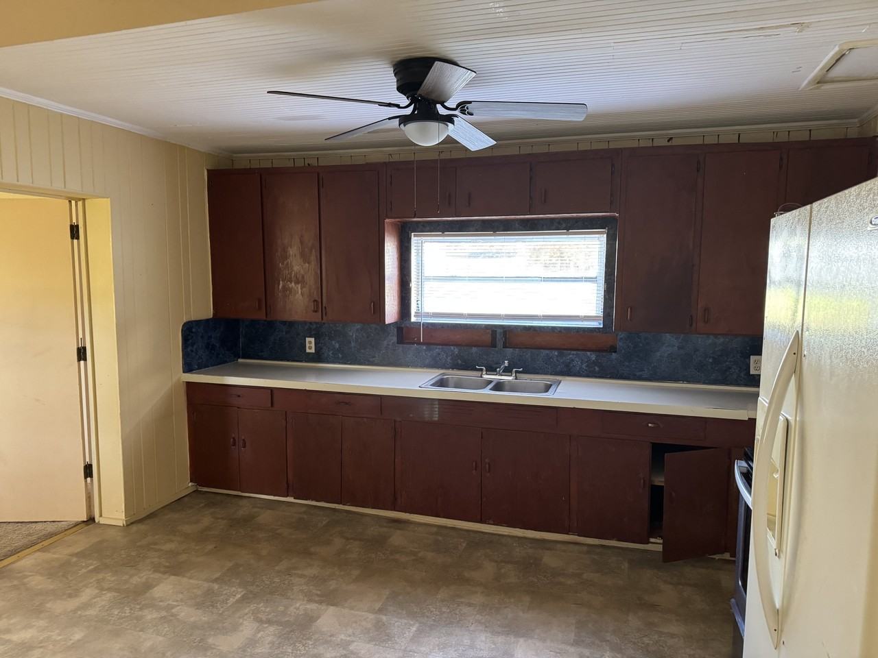 725 North Chestnut Road - Photo 4 of 6