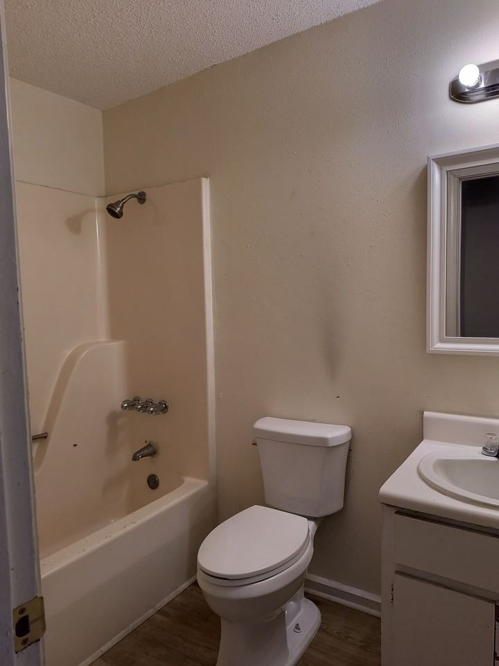 Crestwood Apartments - Photo 3 of 30