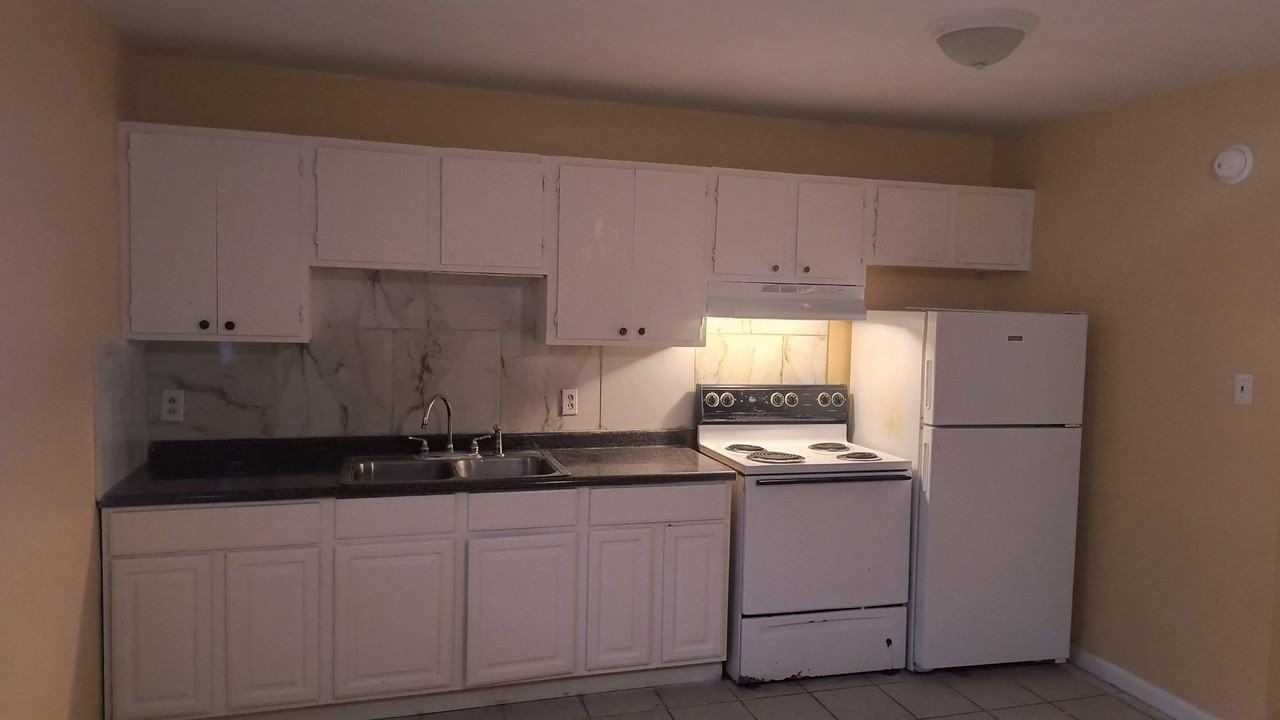 808 West Barraque Street - Photo 3 of 4