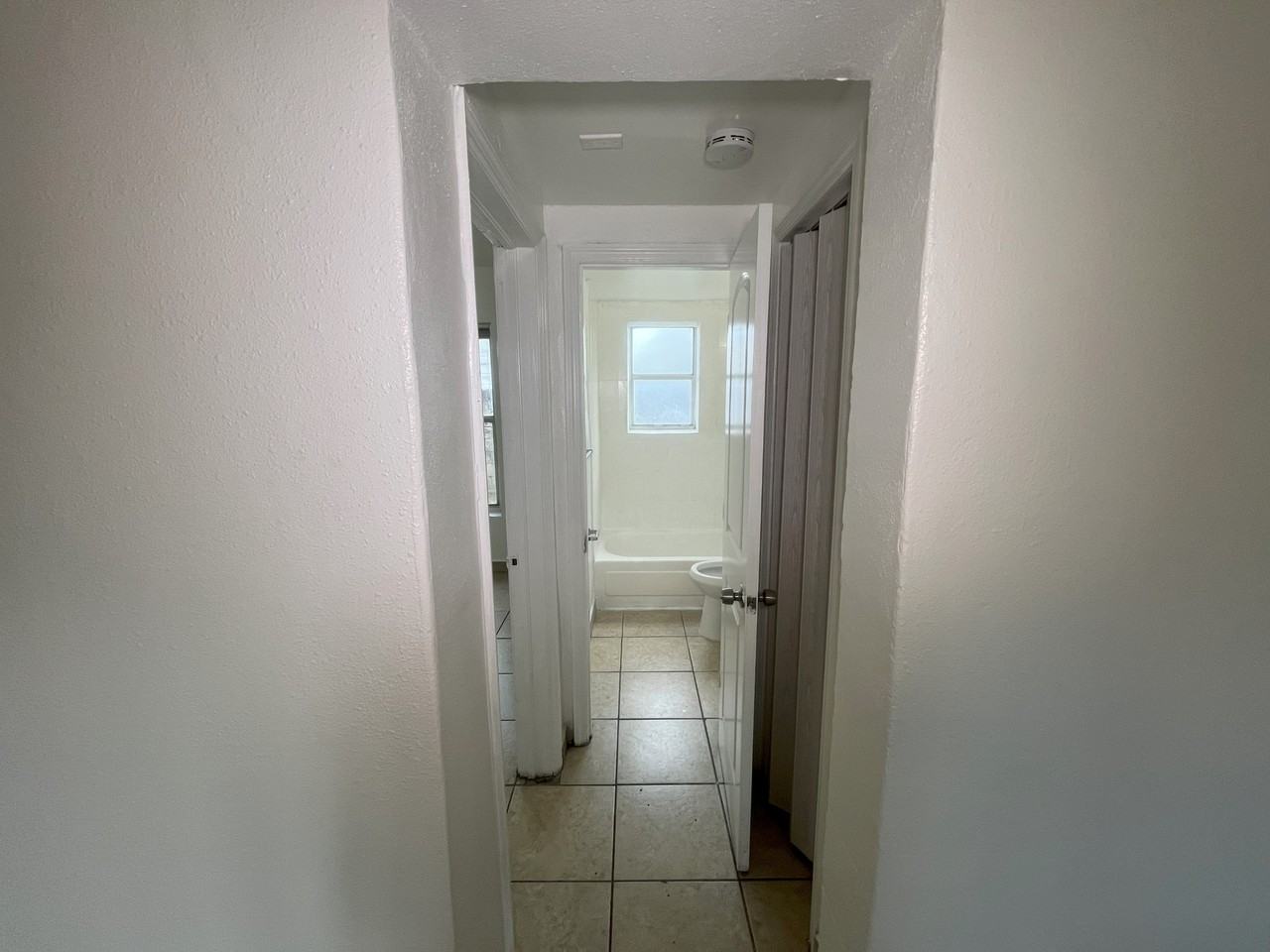 420 NW 10TH ST LLC - Photo 5 of 50