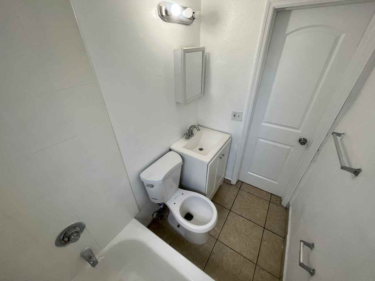 420 NW 10TH ST LLC - Photo 7 of 50