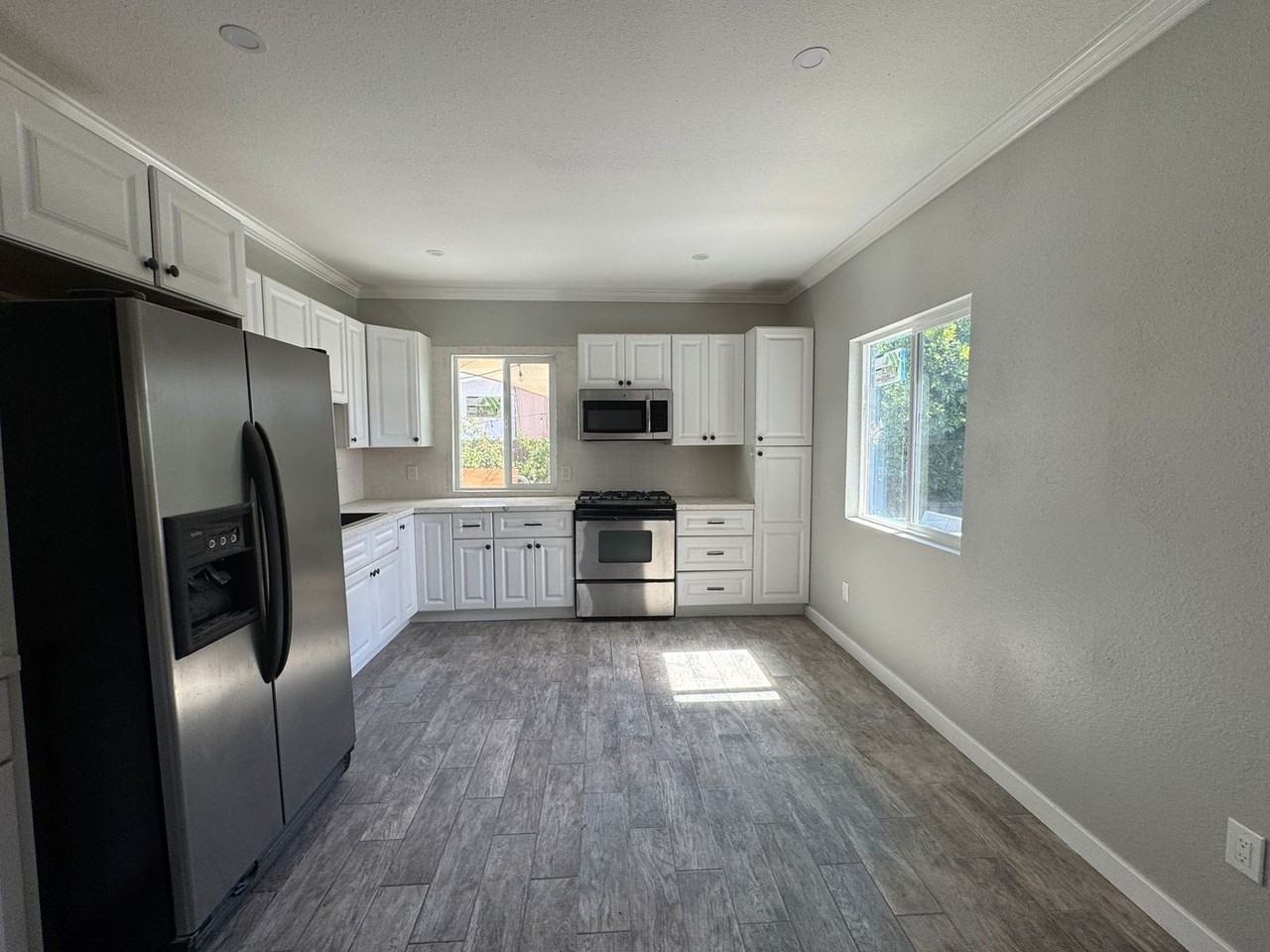 3128 Newton Ave - Photo 3 of 14