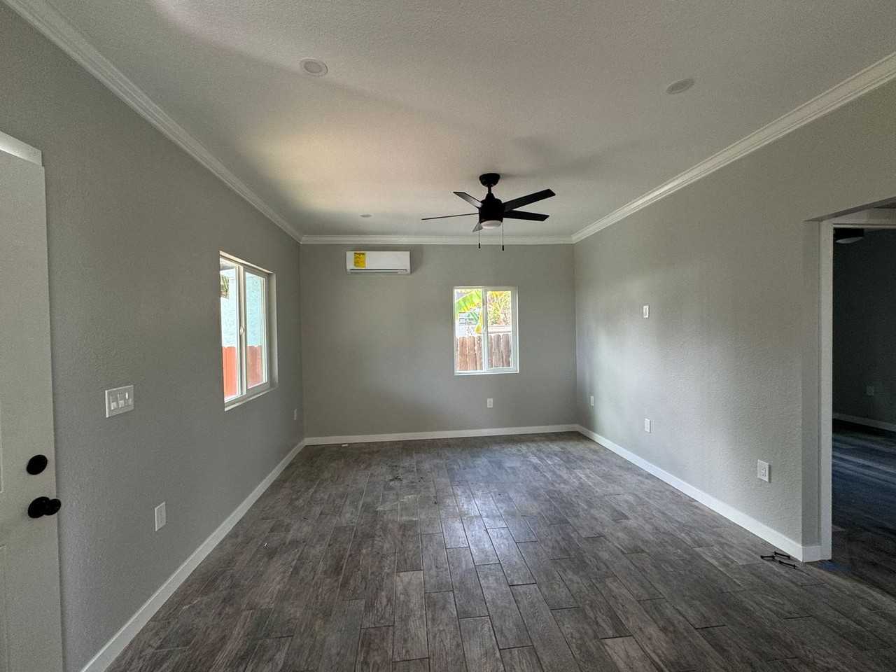 3128 Newton Ave - Photo 4 of 14