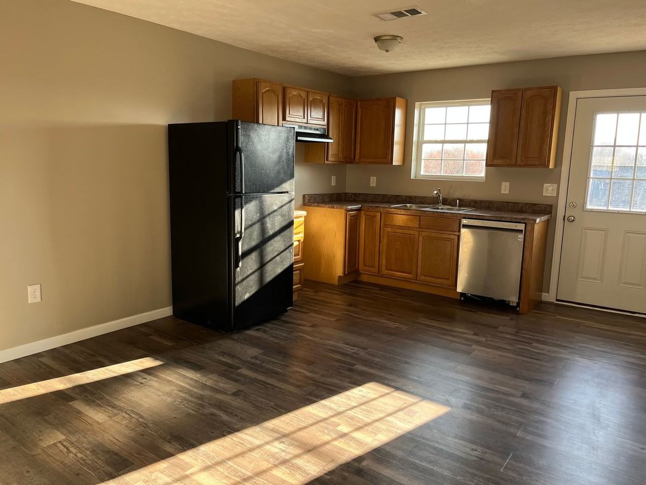 2011 Jonathon Dr - Photo 3 of 12