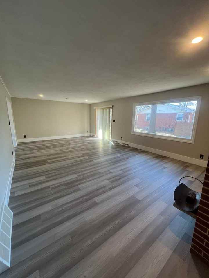 831 Kenyon Dr - Photo 2 of 12