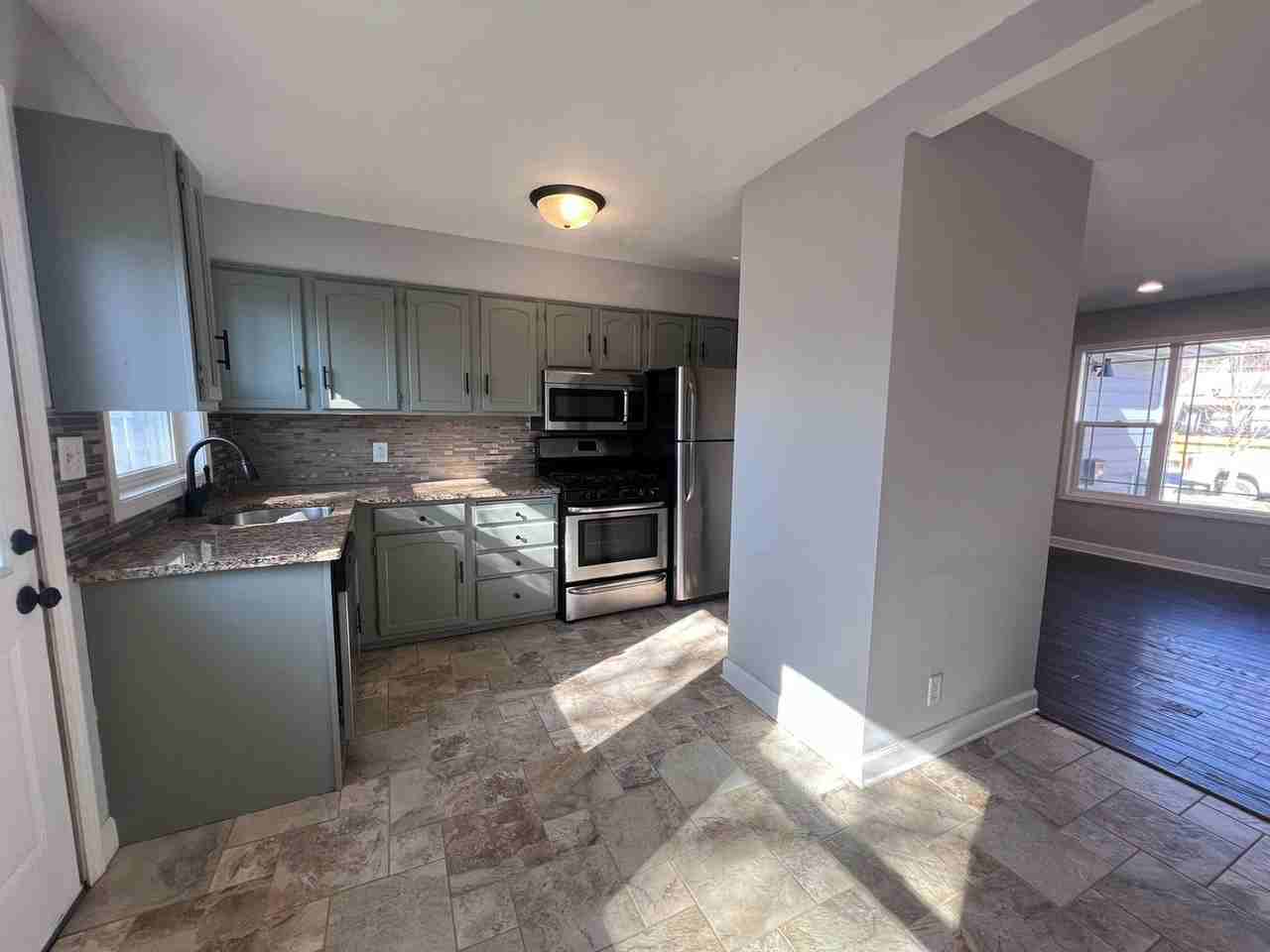 1177 Saint Paul Ave - Photo 2 of 11