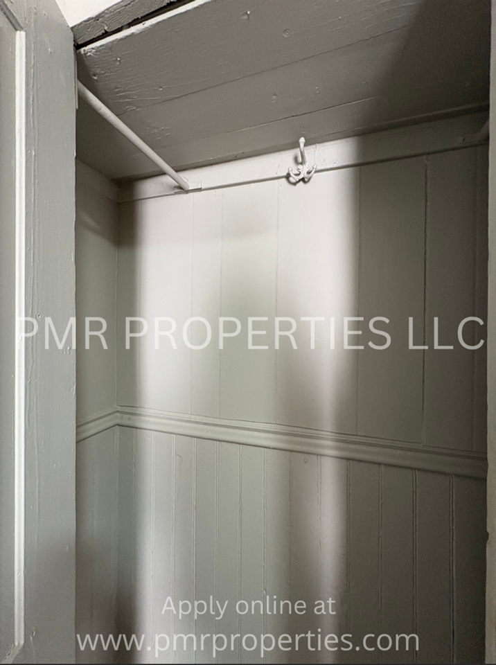 832 Warsaw Ave - Photo 5 of 7