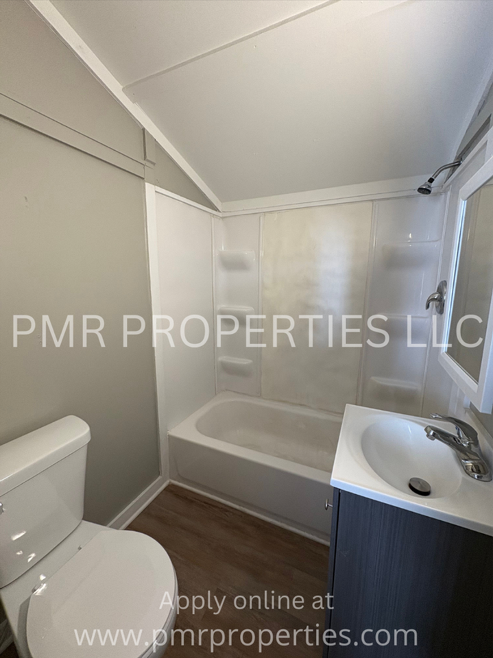 832 Warsaw Ave - Photo 7 of 7