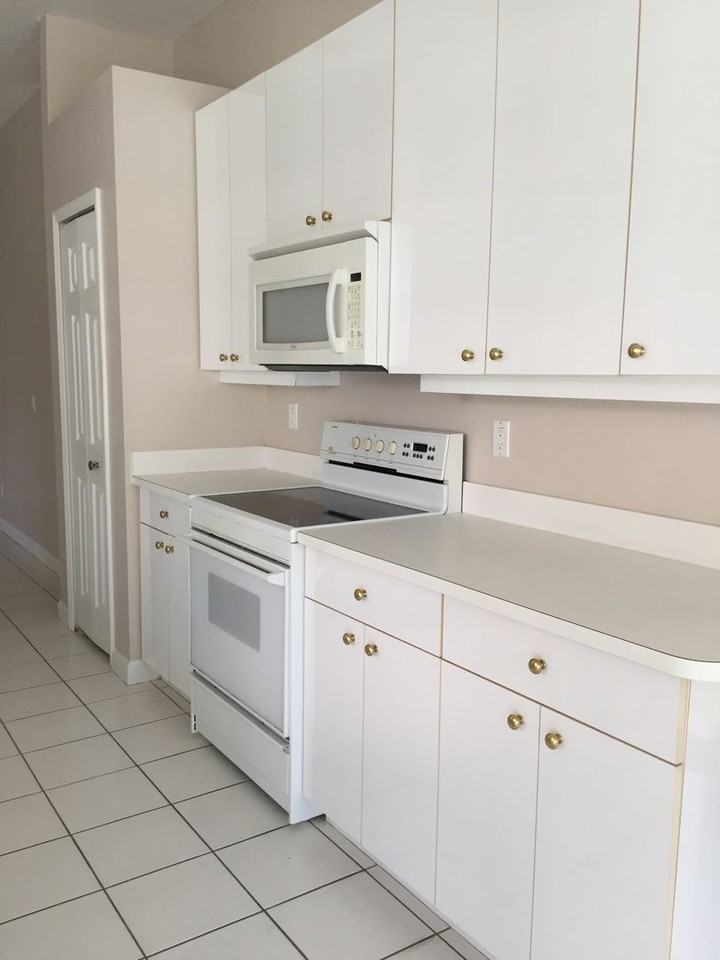 557 Sw New Castle Cv - Photo 4 of 17