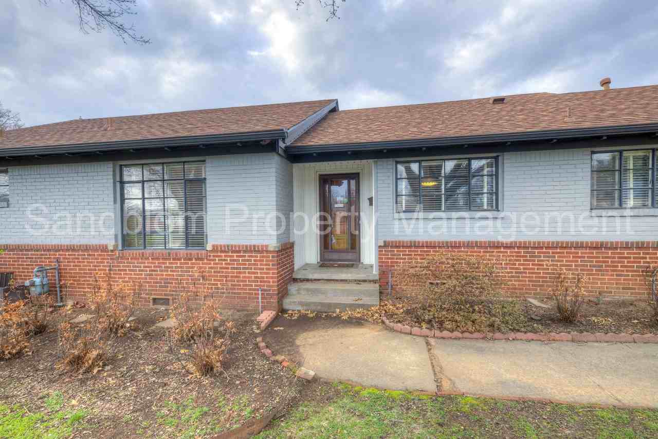 2830 E 28th St - Photo 4 of 28