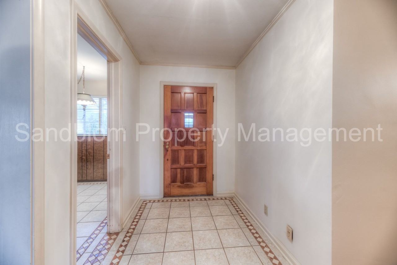 2830 E 28th St - Photo 5 of 28