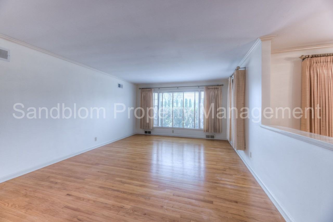 2830 E 28th St - Photo 6 of 28