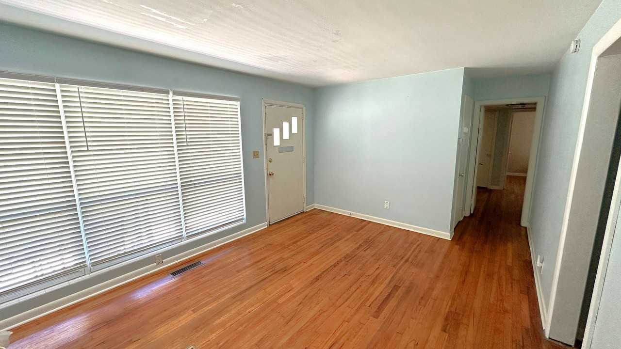 1677 Mayhew St - Photo 3 of 27