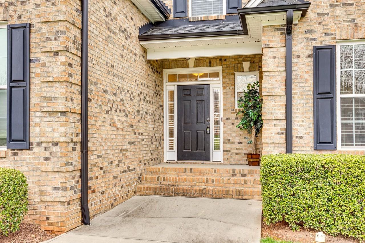 5511 Doe Creek Ct - Photo 2 of 39