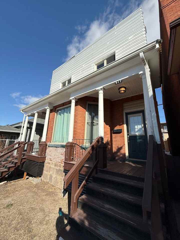 919 W Mercury St - Photo 2 of 29