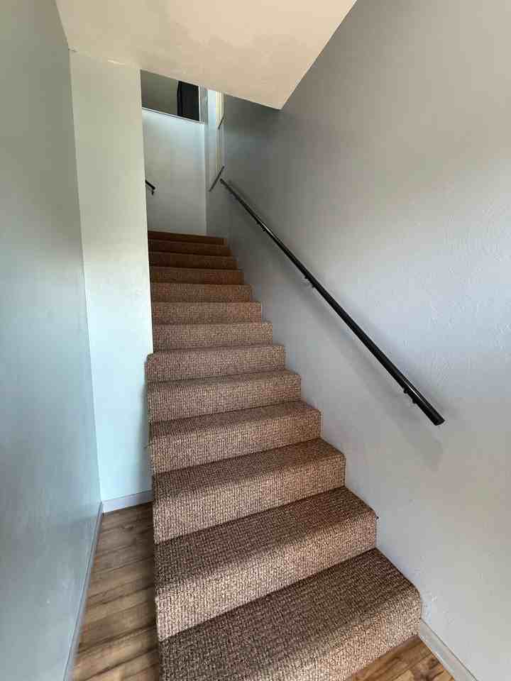 919 W Mercury St - Photo 3 of 29