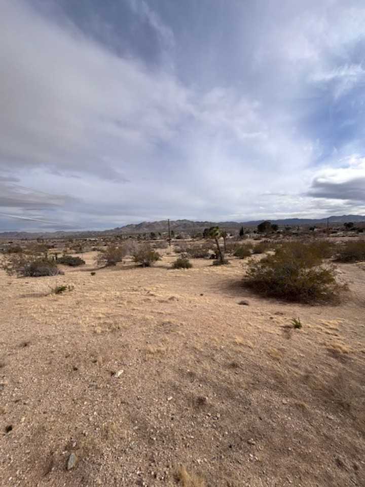 58979 Nelson Ave - Photo 2 of 29