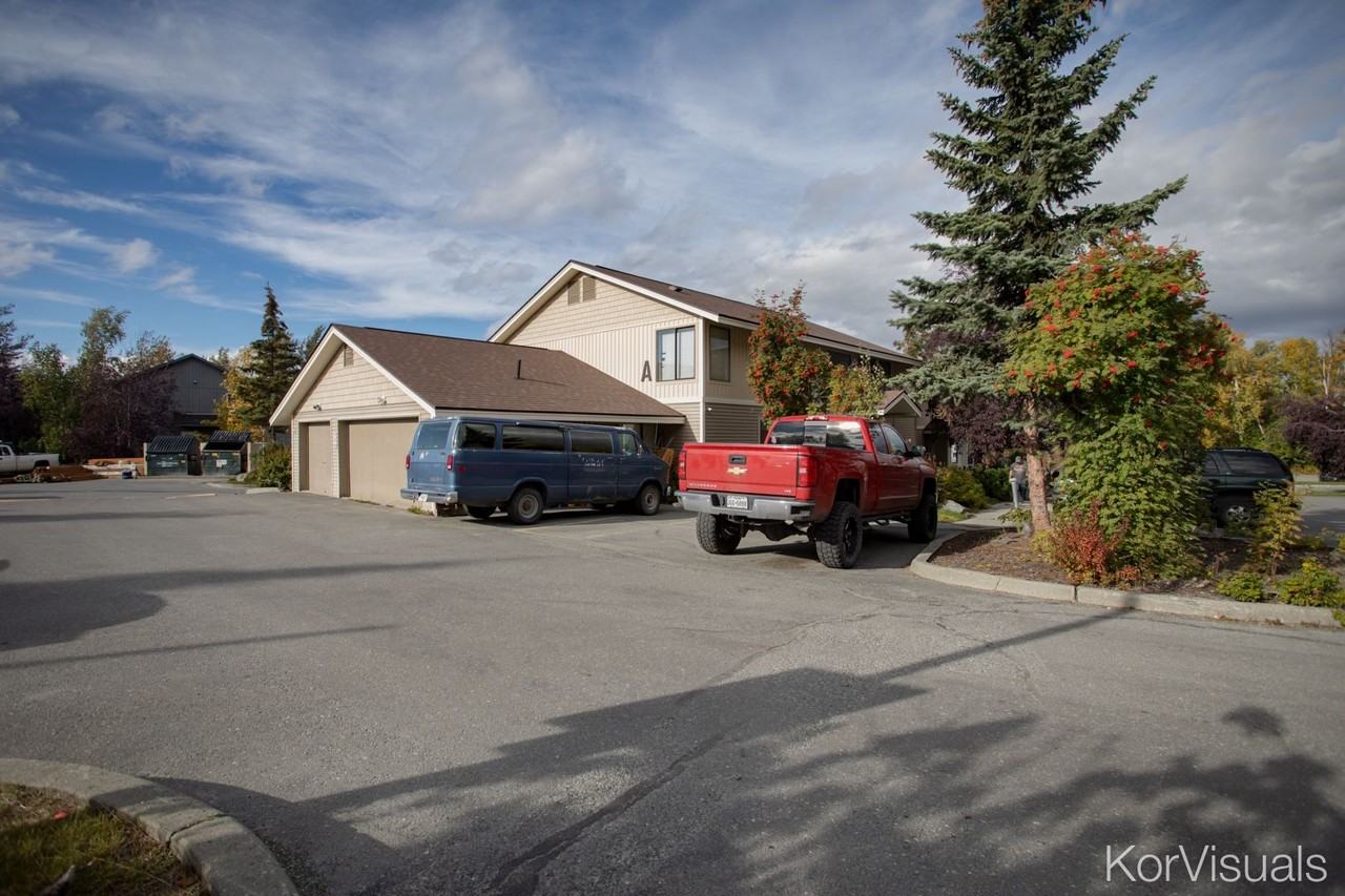 Berlin Rose Apartments - Photo 2 of 32