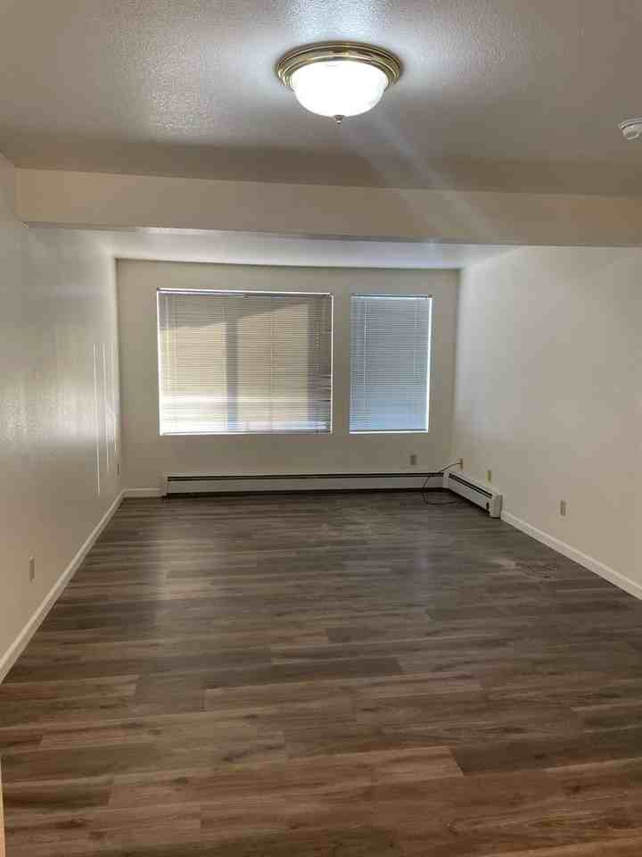 Berlin Rose Apartments - Photo 5 of 32