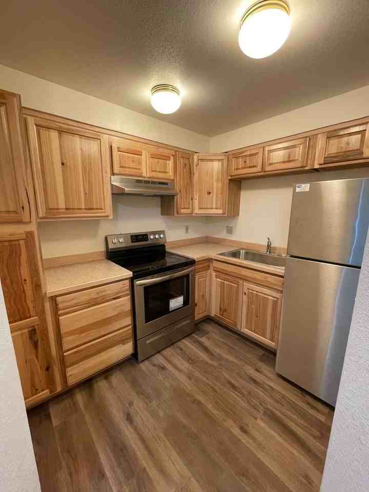 Berlin Rose Apartments - Photo 7 of 32