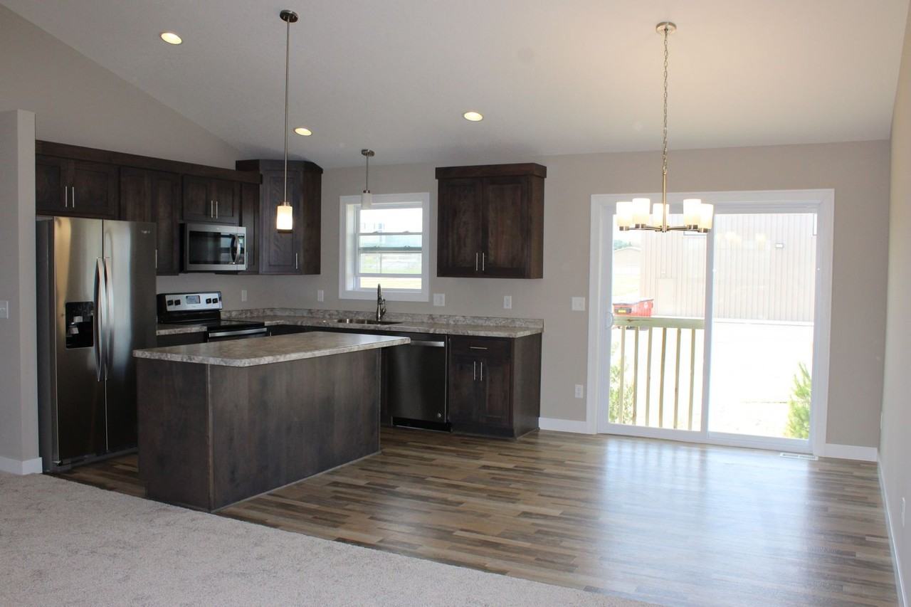 1748 Morning Glory Dr - Photo 5 of 26