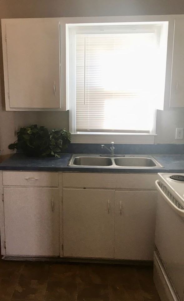 519 S Trenton St - Photo 7 of 9