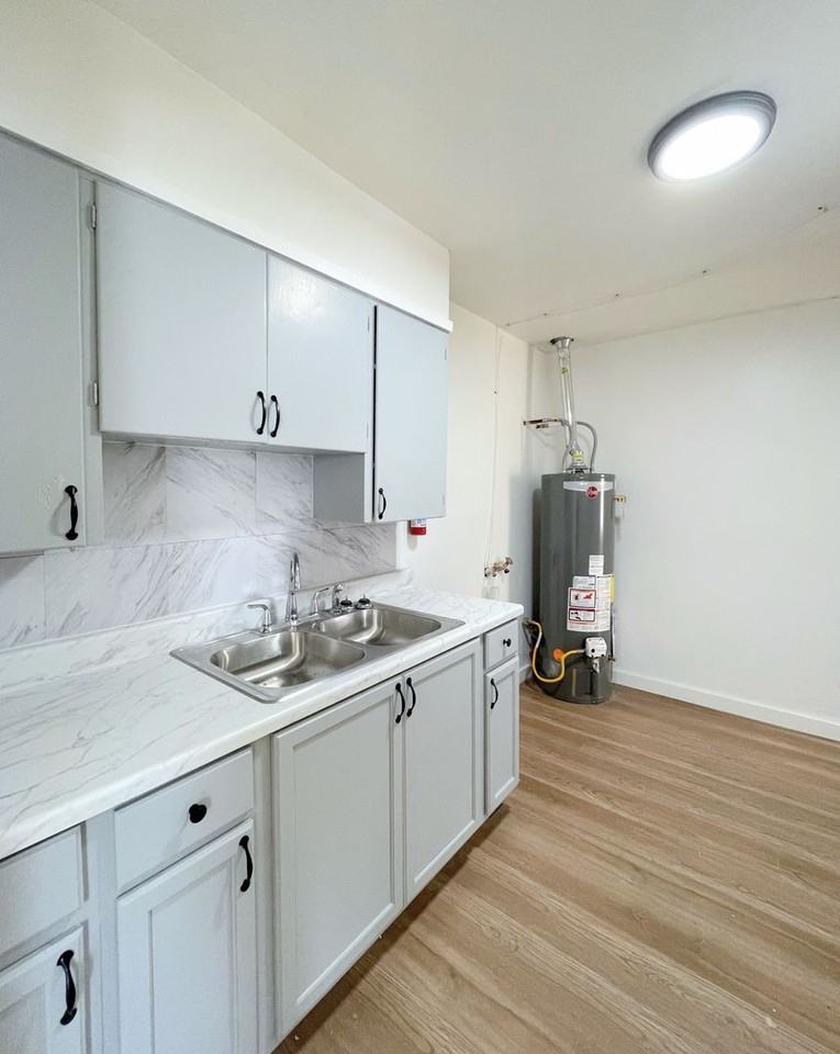 526 E 3rd Ave - Photo 4 of 8
