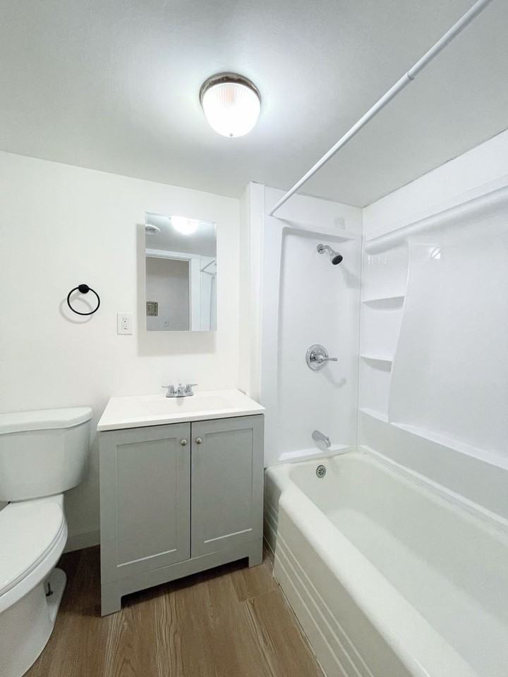 526 E 3rd Ave - Photo 7 of 8