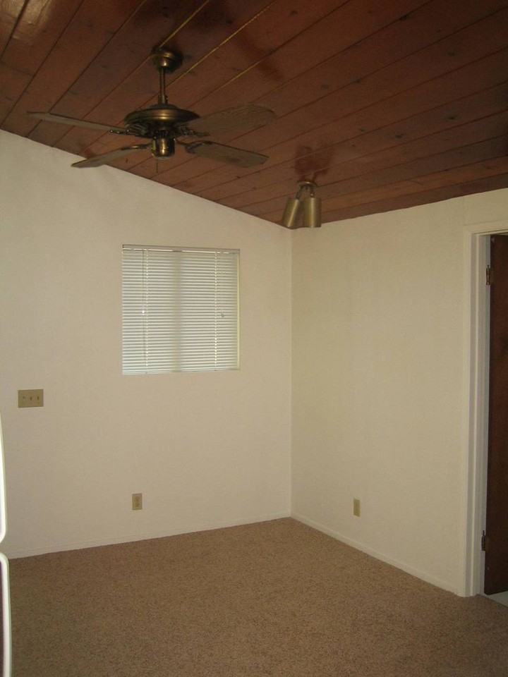 1421 Davis St - Photo 3 of 7