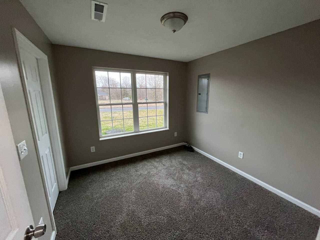 1184 Rosella Dr - Photo 3 of 9