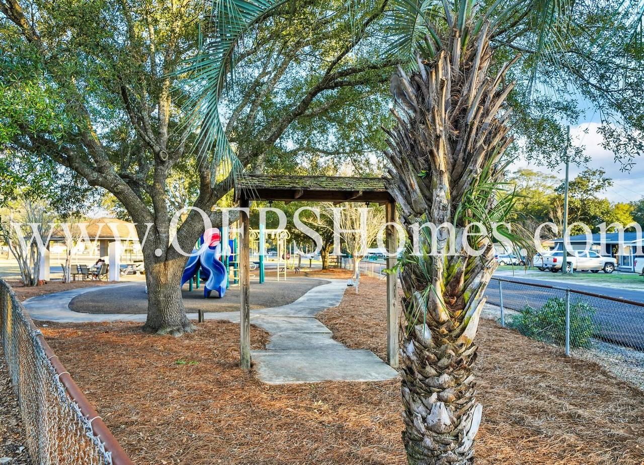 121 Park Ave - Photo 3 of 33