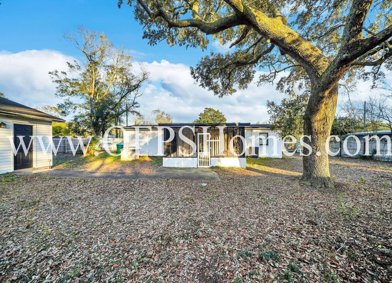 121 Park Ave - Photo 4 of 33