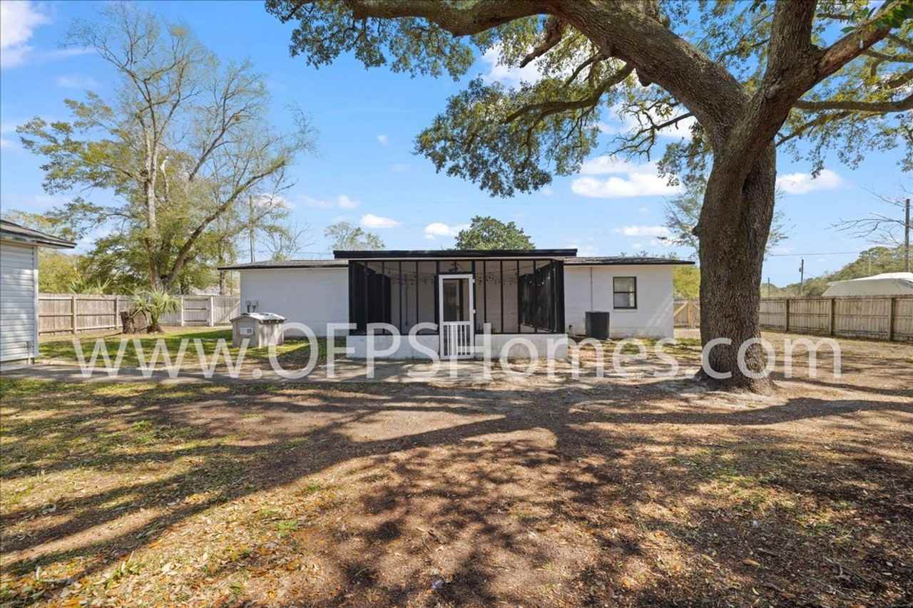 121 Park Ave - Photo 6 of 33