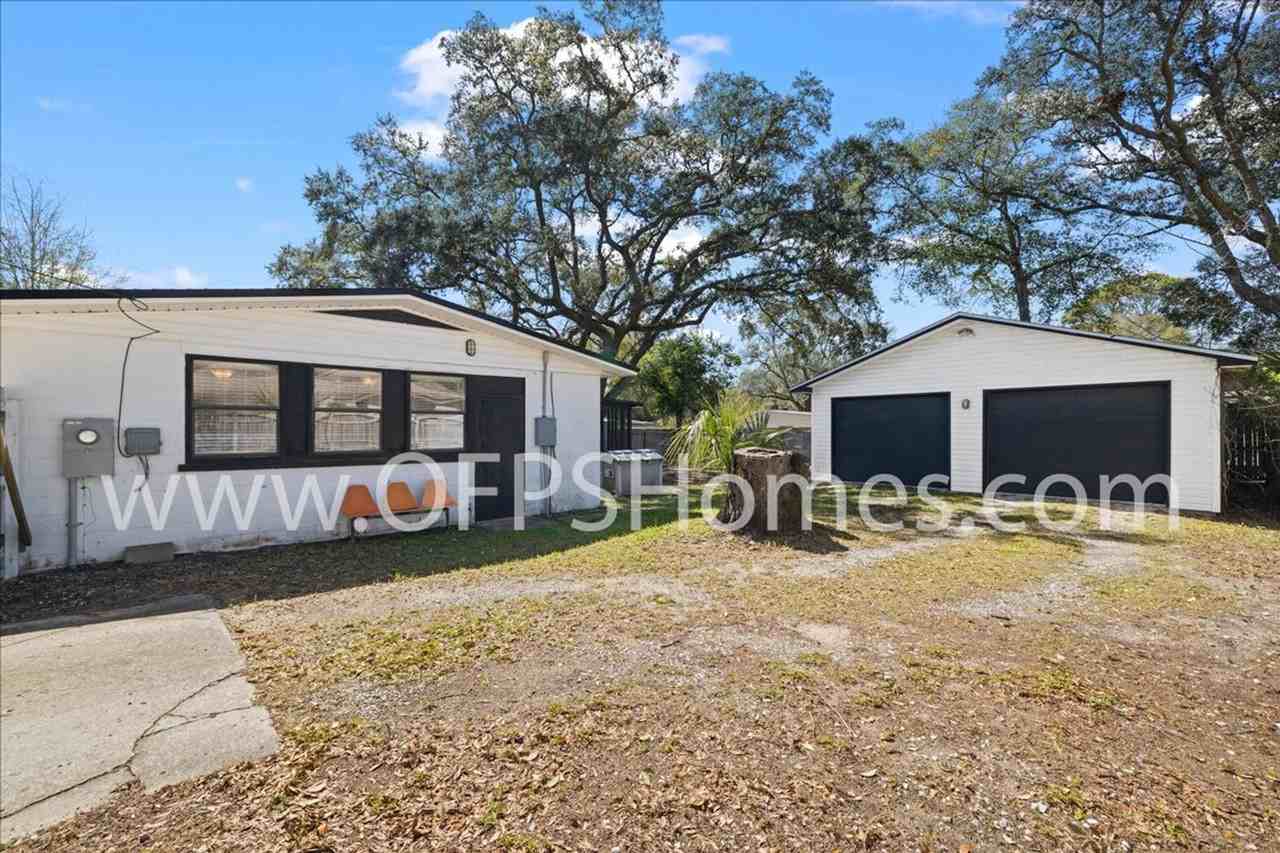 121 Park Ave - Photo 7 of 33